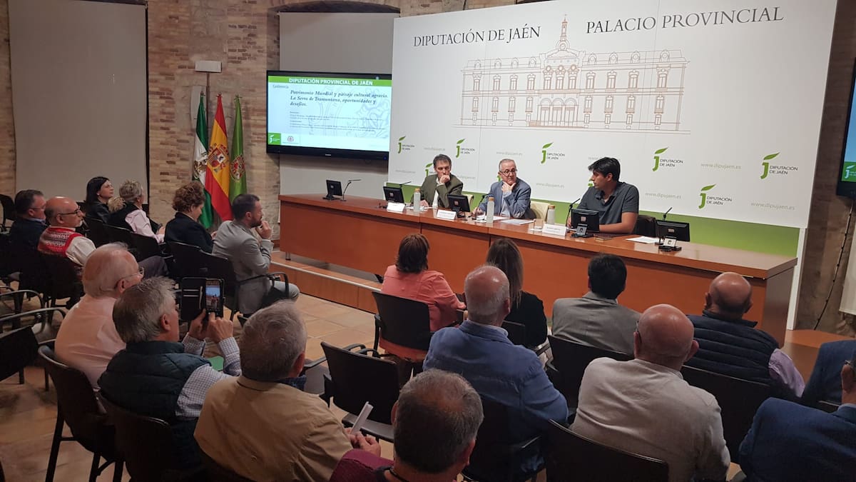 Una charla trata de concienciar sobre los beneficios de que los Paisajes del Olivar se conviertan en Patrimonio Mundial