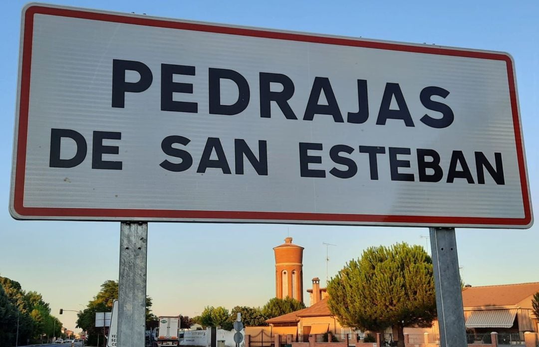 Entrada al municipio de Pedrajas de San Esteban.