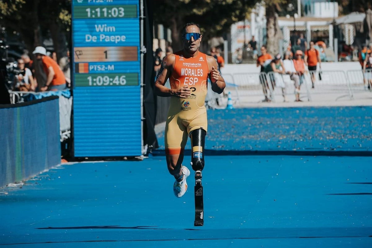 Lionel Morales entrando en meta en las finales del Mundial de Paratriatlón