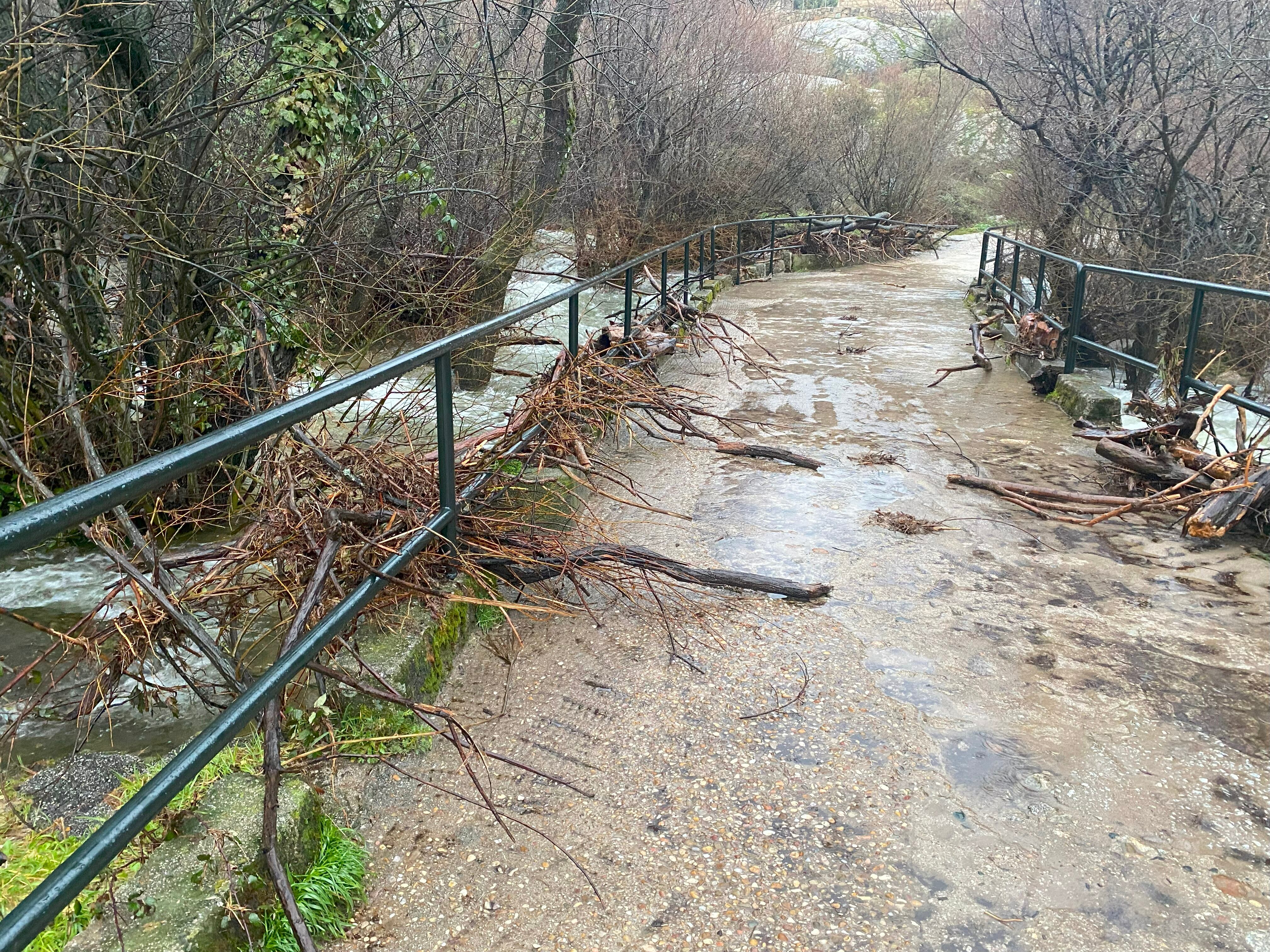 Puente de acceso al barrio La Ermita de Manzanares El Real