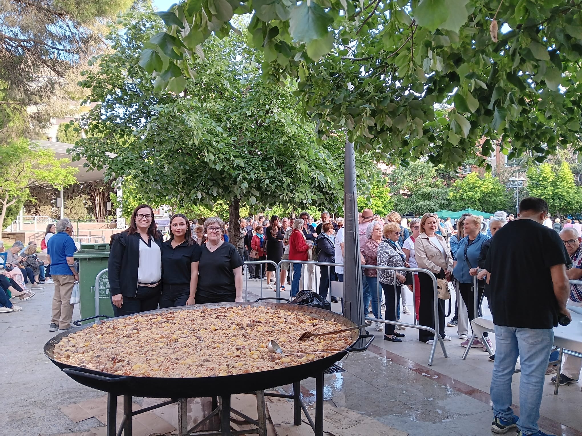 Libros, flores, juegos y reparto del ‘Recao’ para celebrar San Jorge en Binéfar
