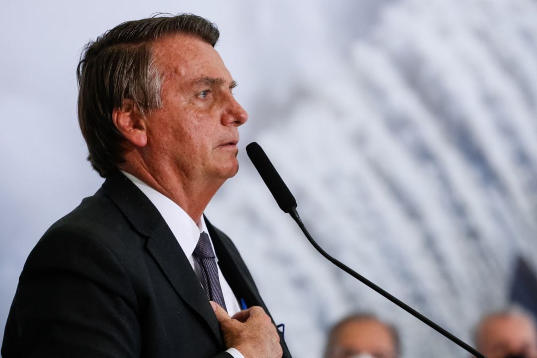 El presidente brasileño, Jair Bolsonaro, dando un discurso en el Palacio de Planalto, este martes.