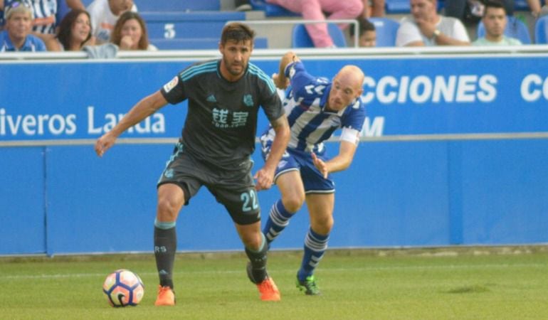 El Alavés y la Real jugaron en Mendizorroza el Trofeo Diputación.