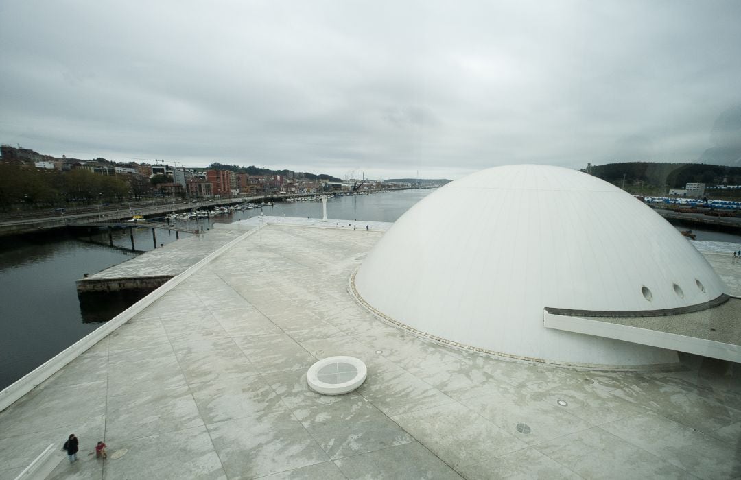 Plaza del Centro Niemeyer, en Avilés. 