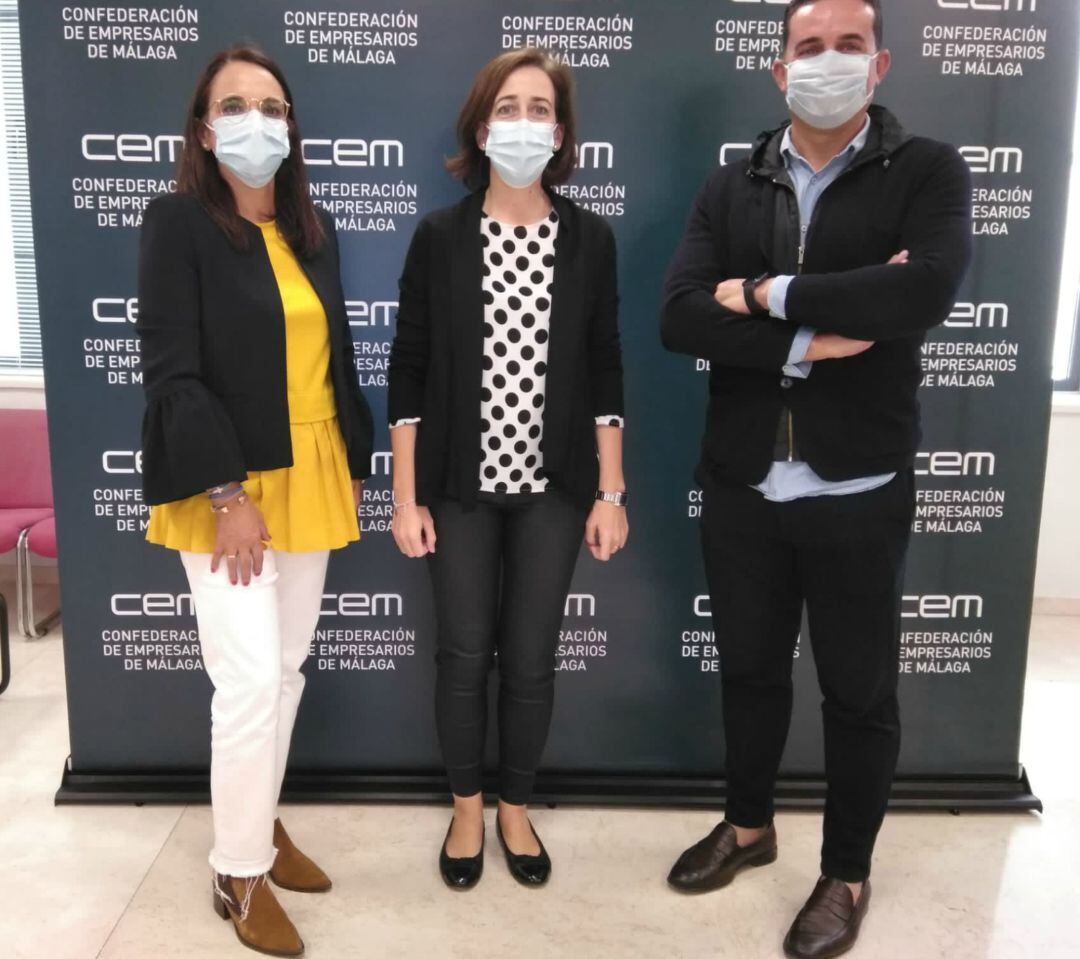 De izquierda a derecha: Alicia Mayorga, directora de ventas de Hiágora, Natalia Sánchez, vicepresidenta ejecutiva y secretaria general de la CEM y José Simón propietario de Morrisseys.