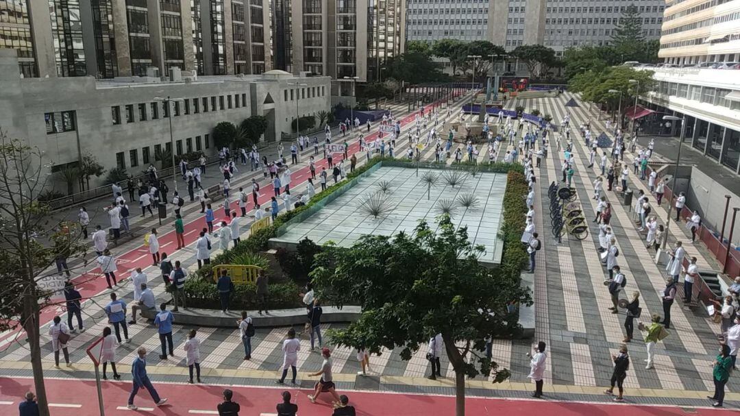 Protesta de la Mesa de Confluencia de médicos frente a la Presidencia del Gobierno canario