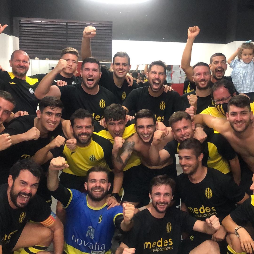 Los jugadores celebran la victoria