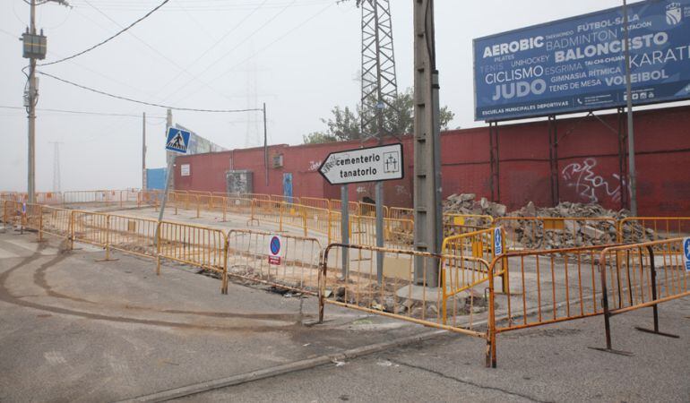 El Ayuntamiento mejora los acceos a los campos de la Aldehuela y al cementerio para que puedan llegar autobuses municipales.