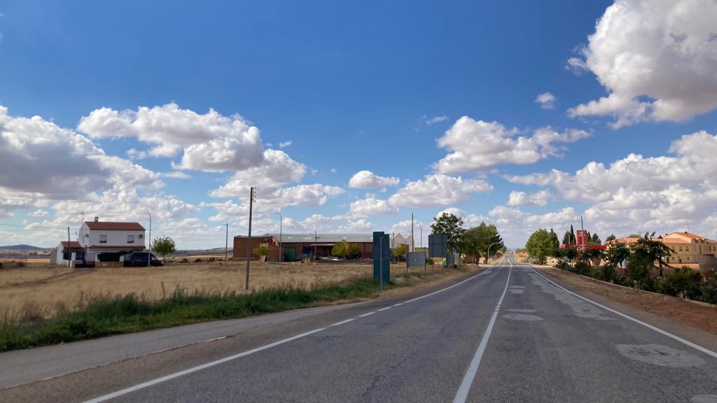 Imagen de archivo de una de las carreteras de la comarca del Campo de Montiel (Ciudad Real)