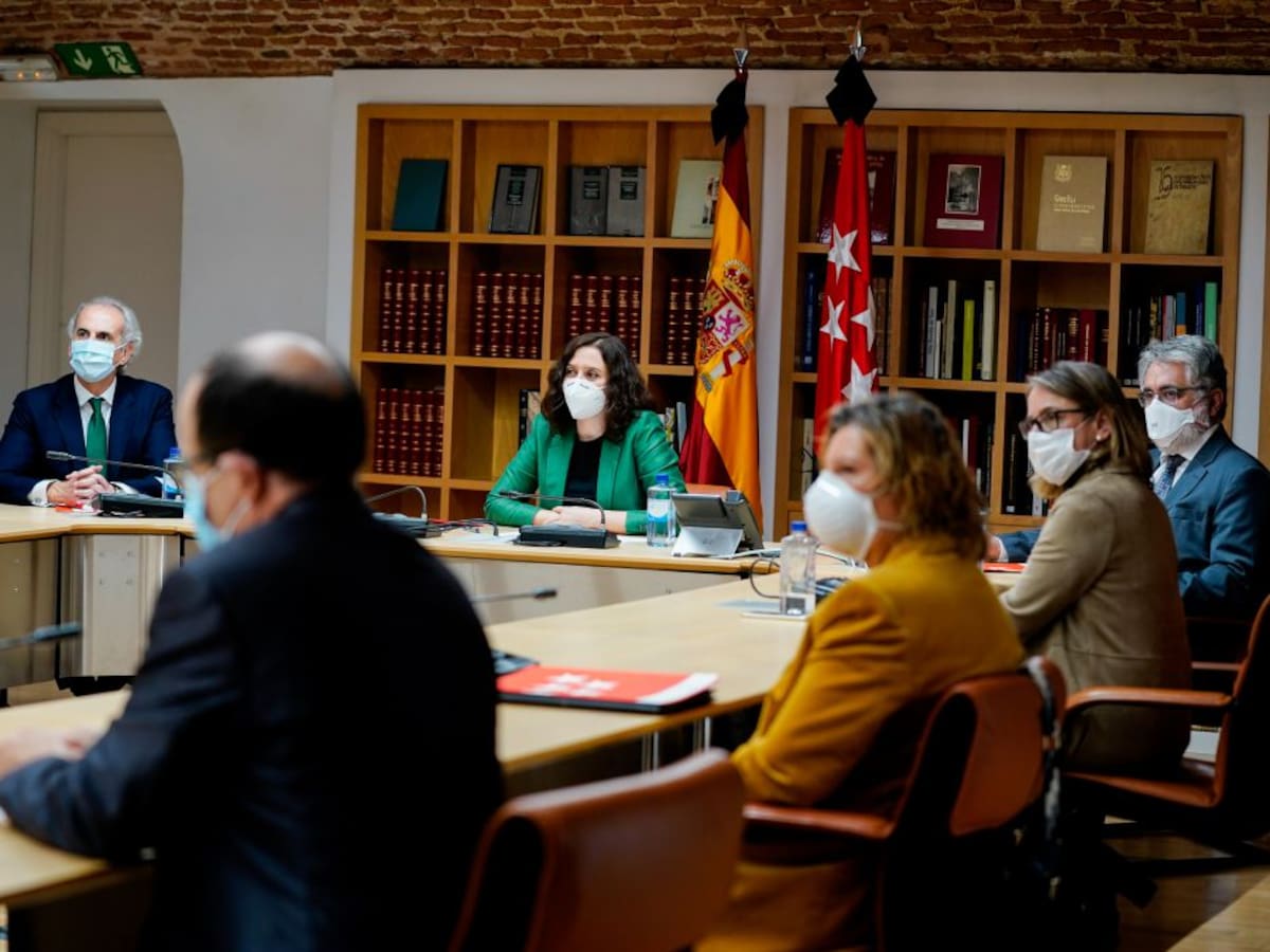 Ayuso excluye al Colegio de Médicos en su reunión sobre la desescalada