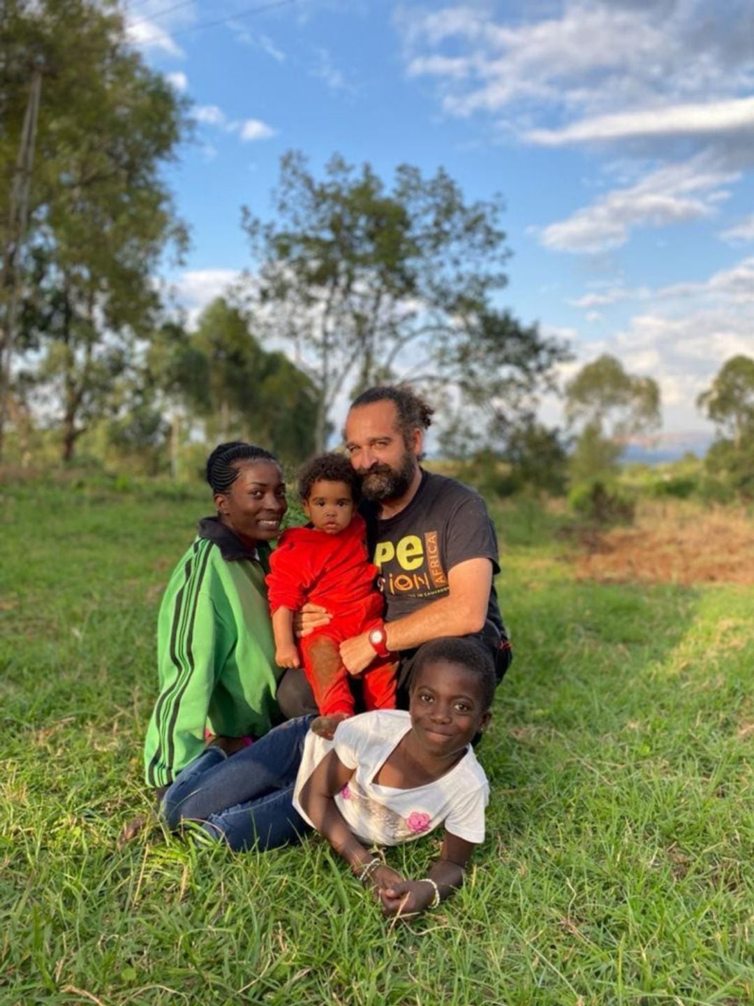 Luis Flores y su familia en El Congo