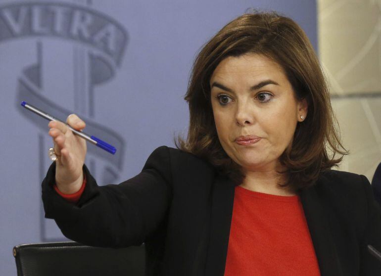 GRA125. MADRID, 06/03/2015.- La vicepresidenta del Gobierno, Soraya Sáenz de Santamaría, durante la rueda de prensa tras la reunión del Consejo de Ministros, en la que ha anunciado que el Ejecutivo ha aprobado hoy el real decreto ley de ayudas para paliar