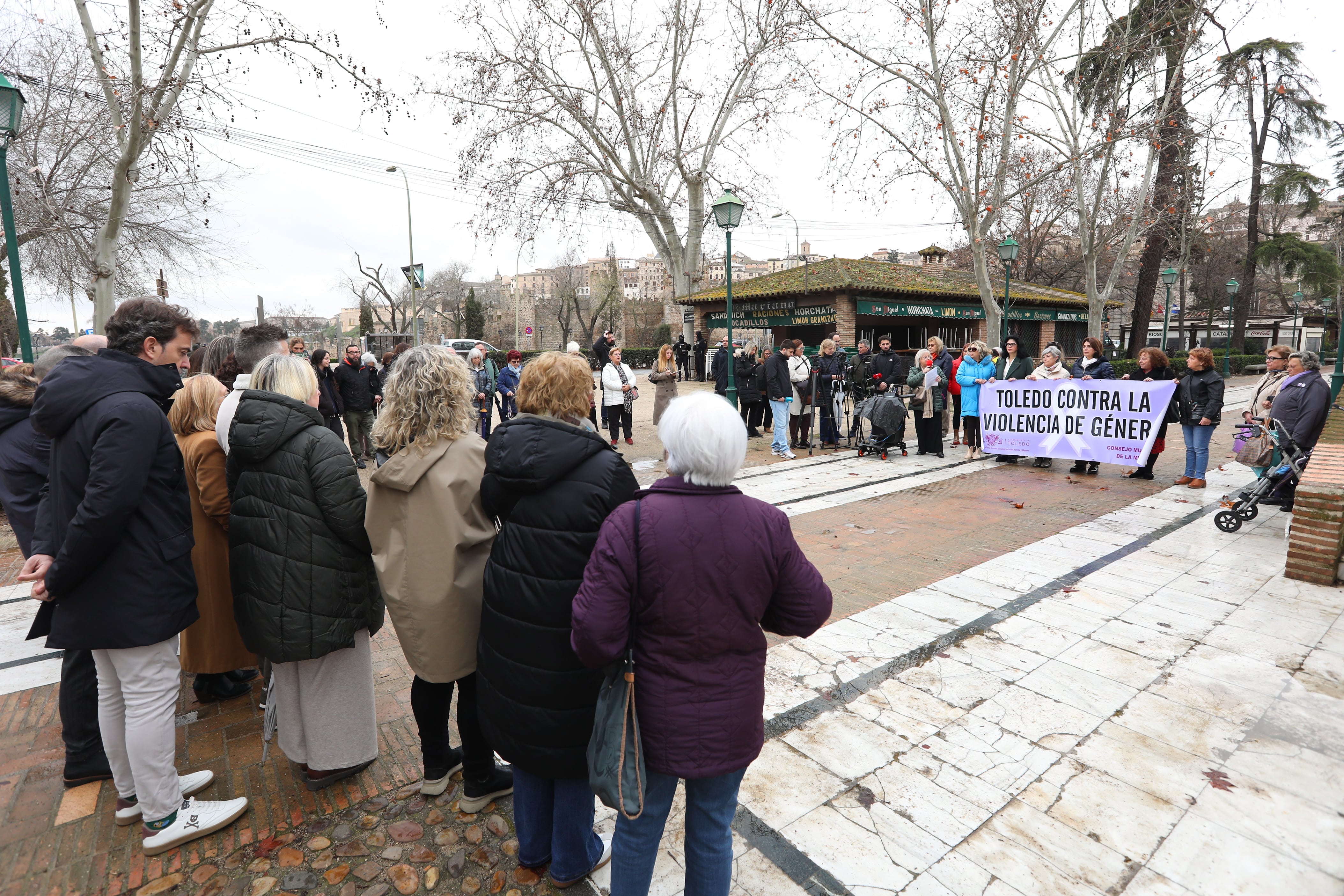 Imagen de la concentración contra la violencia machista en el Parque de la Vega de Toledo