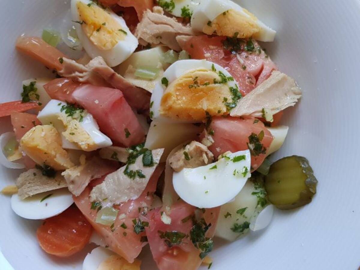 Amanida amb adobats i alfàbega