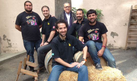 Membres i representants dels Gegants i l'Àliga de Reus, acompanyats del regidor de cultura Joaquim Sorio.