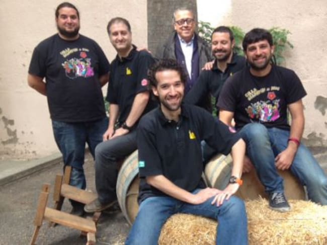 Membres i representants dels Gegants i l'Àliga de Reus, acompanyats del regidor de cultura Joaquim Sorio.