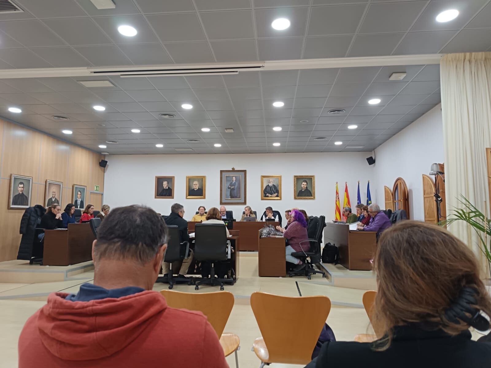 Vecinos de los Don Pepe han asistido a la sesión plenaria