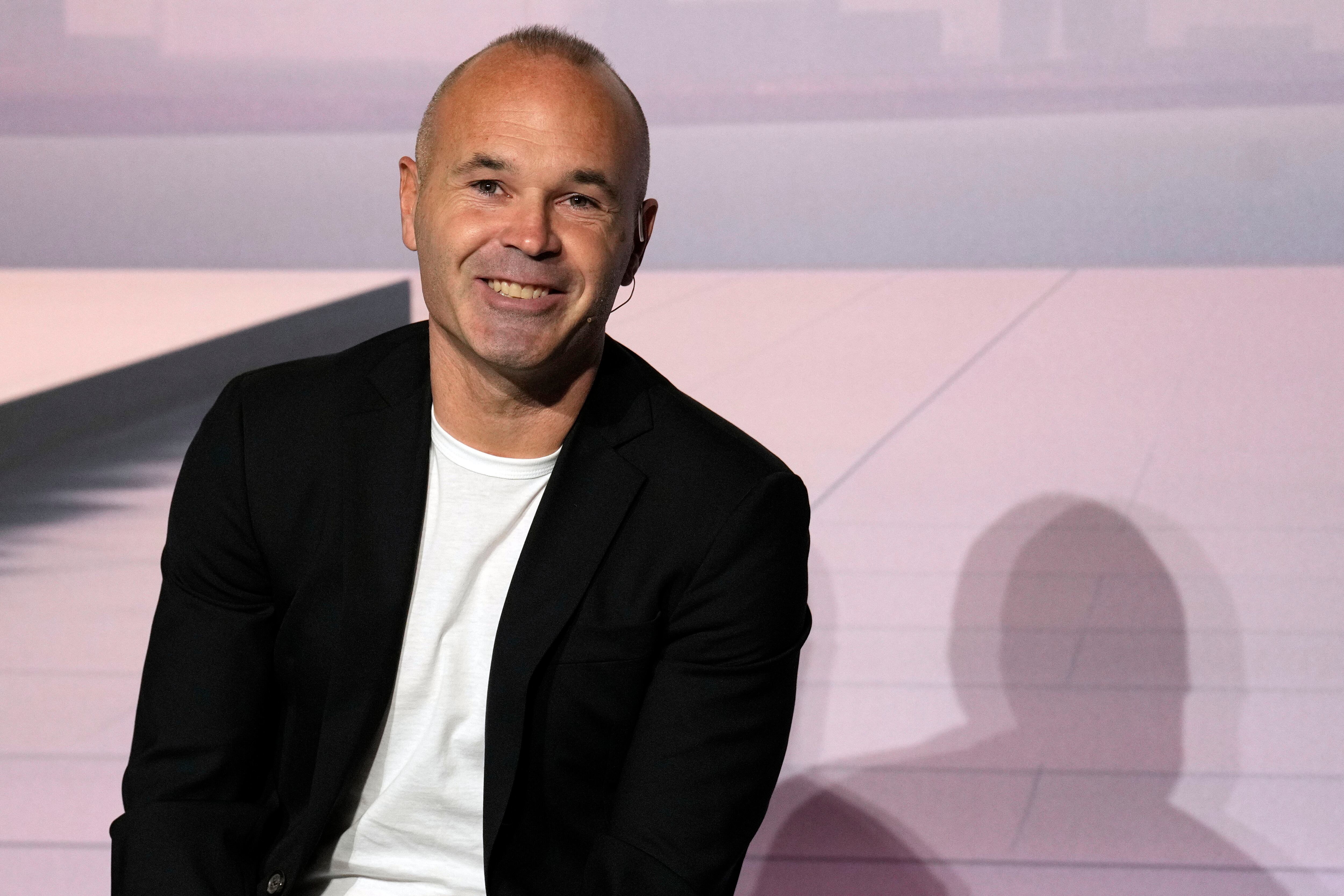 GRAFCAT9111. BARCELONA, 08/10/2024.- El futbolista Andrés Iniesta durante la rueda de prensa que ofrece este martes en Barcelona en la que explica sus planes de futuro. EFE/Alejandro García
