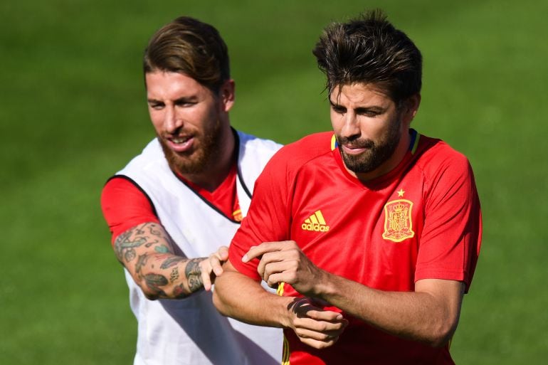 Ramos y Piqué, durante un entrenamiento de la Selección