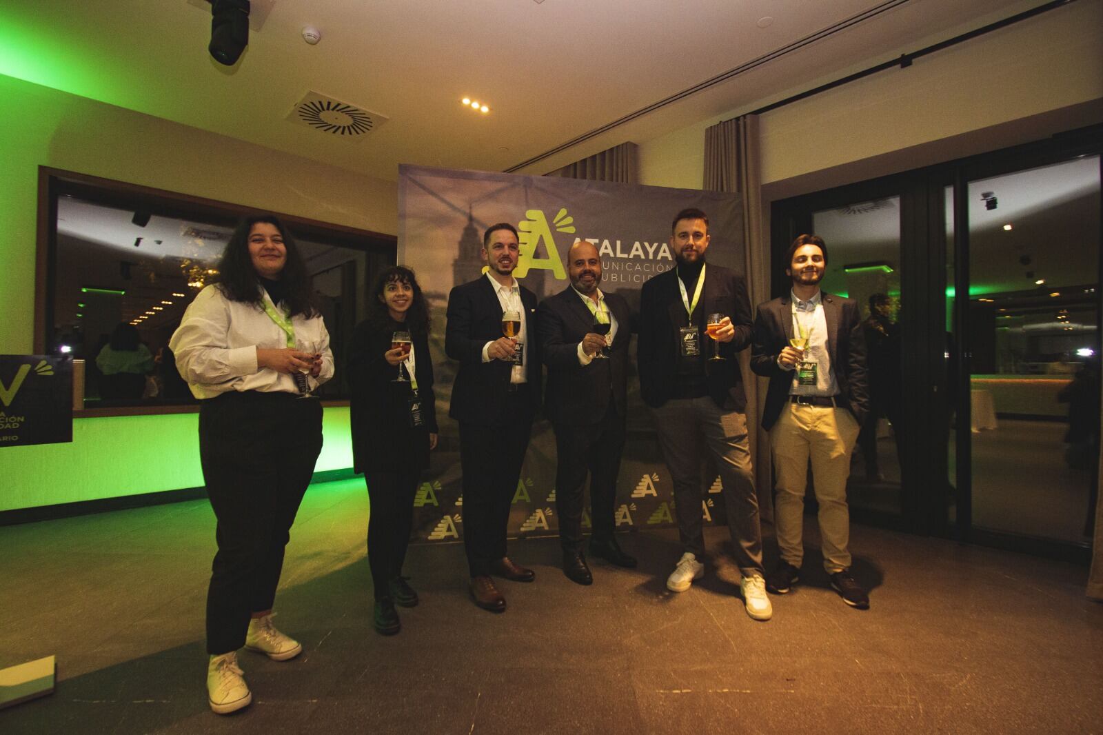 El equipo de Atalaya Comunicación posa en su fiesta de V aniversario