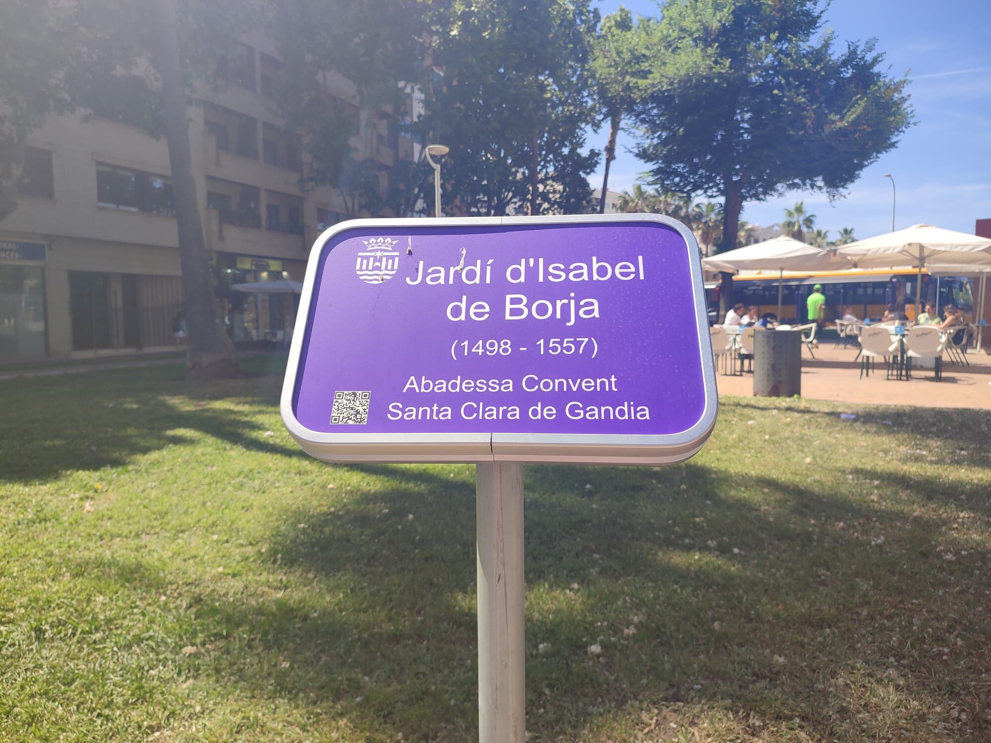 Jardín situado frente a la Renfe que ahora ha recibido el nombre de Isabel de Borja.