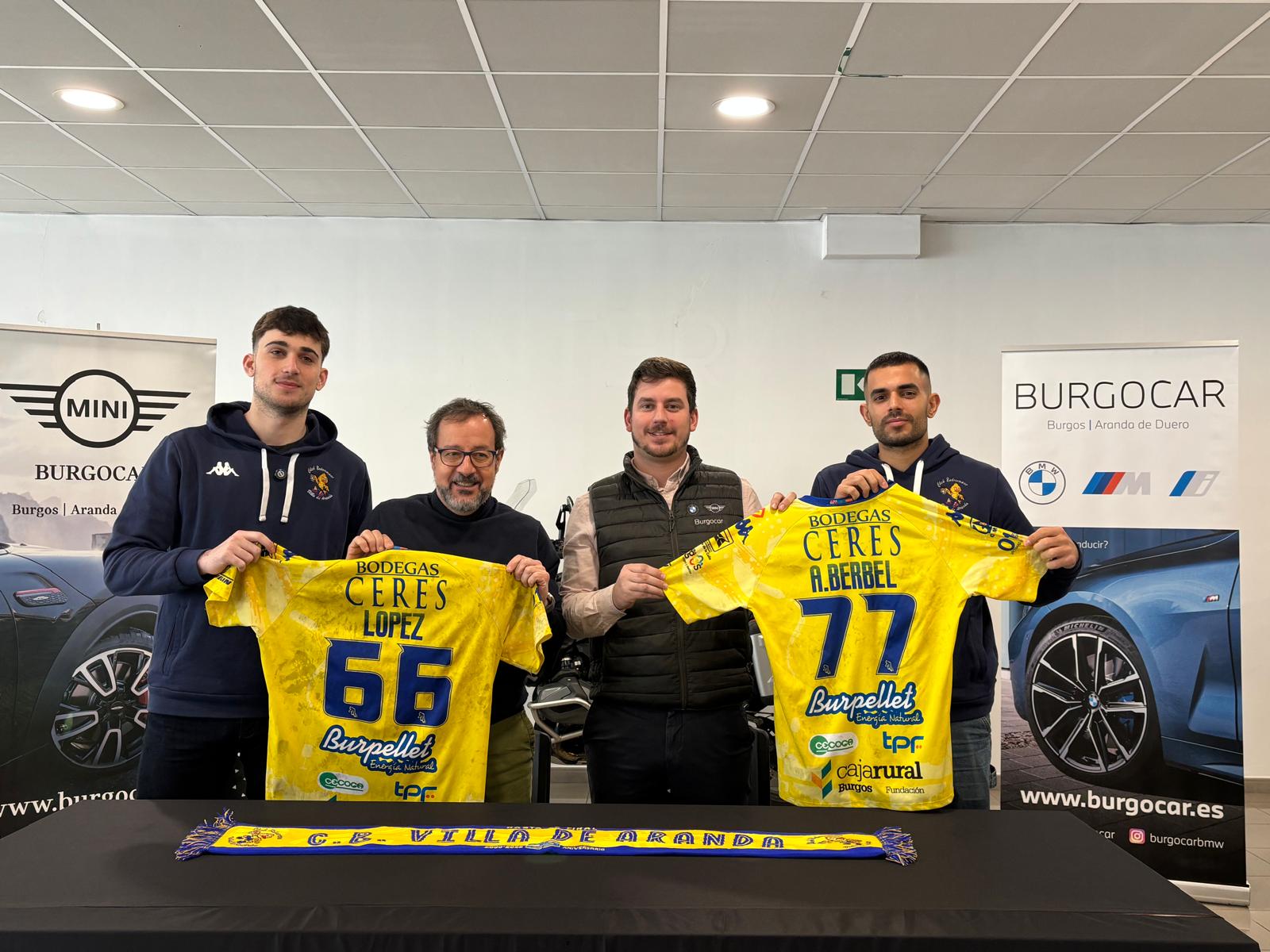 David López, Javi Márquez y Álex Berbel, junto al representante de Burgocar