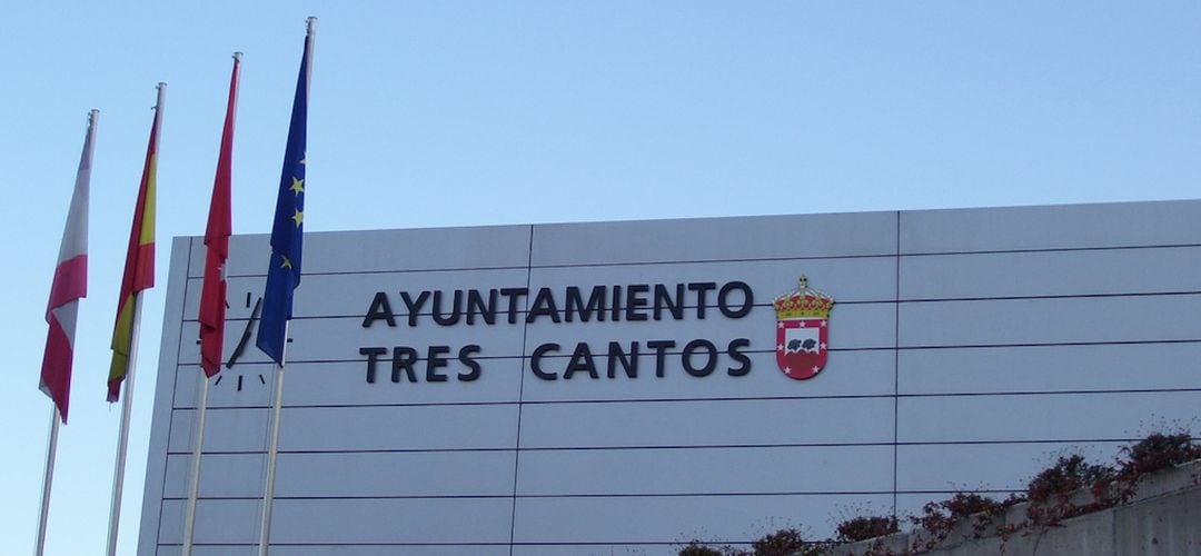 Fachada del ayuntamiento de Tres Cantos