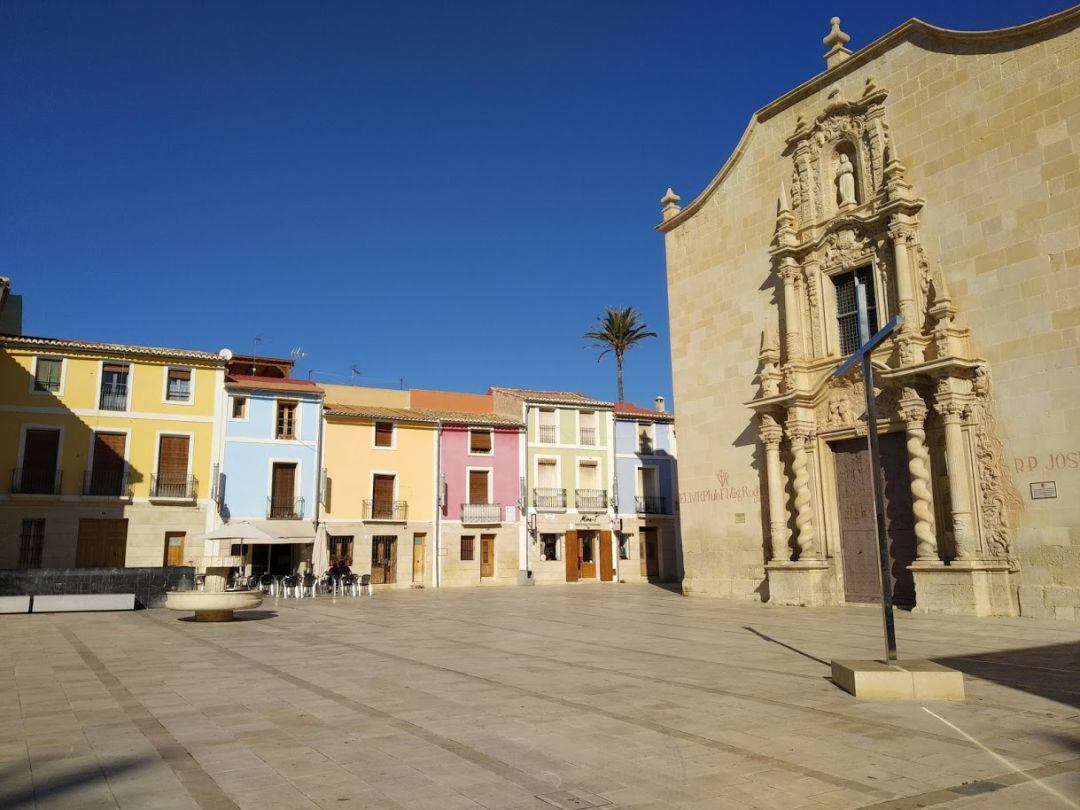 La emblemática Plaza Luis Foglietti, donde se acumulan los miles de peregrinos que hacen la romería a la Santa Faz.