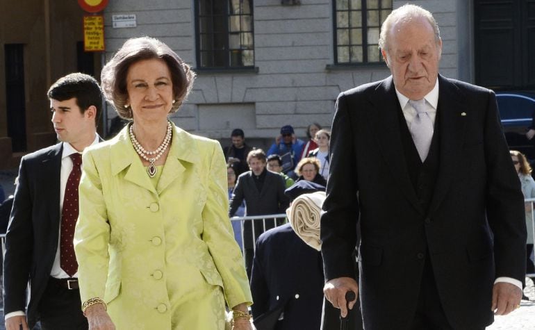 Los reyes Juan Carlos y Sofía acuden juntos a Suecia para celebrar el 70 aniversario de Carlos XVI Gustavo de Suecia. 