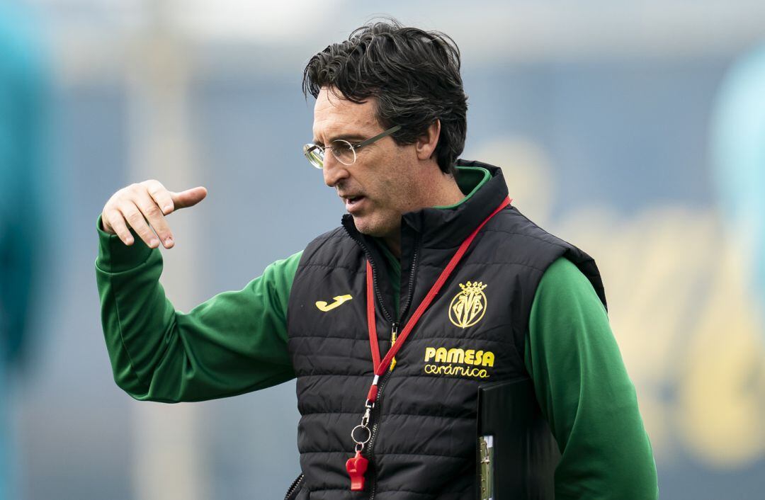 Unai Emery habla con su plantilla en la previa del partido de Copa