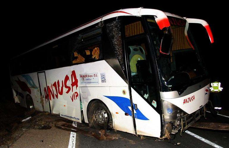 Estado en el que ha quedado el autobús del TAU Castellón tras el accidente