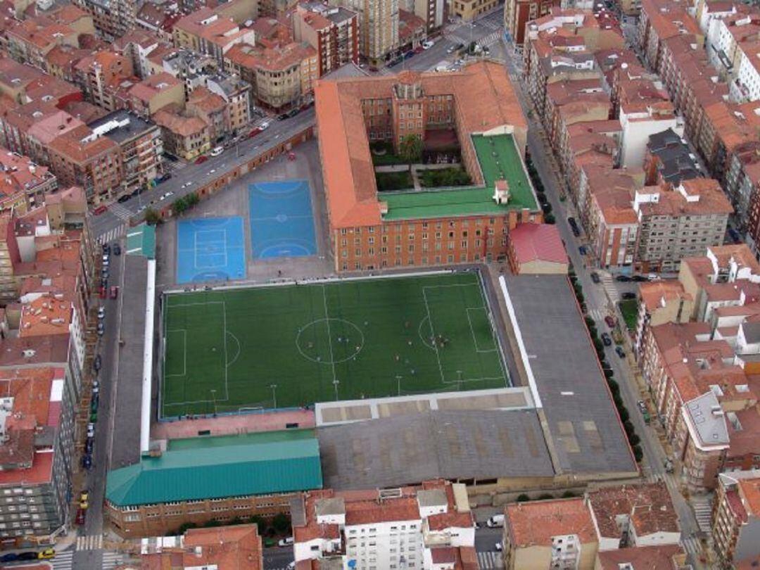 Vista aérea del colegio gijonés