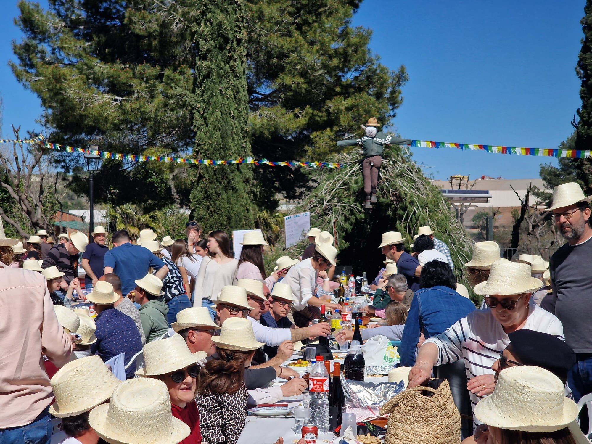 La Comisión de Fiestas de 2025 organiza, por segundo año consecutivo, esta celebración que antiguamente hacían los jóvenes que se iban a la conocida popularmente como “mili” con el montaje de una barraca típica valenciana