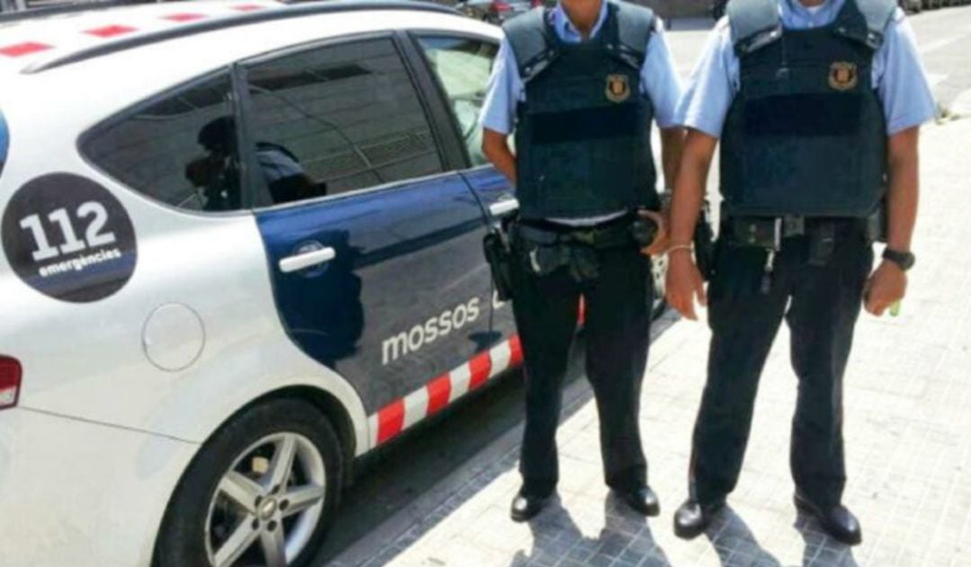 Agentes de los Mossos buscan a la niña desaparecida desde el lunes.