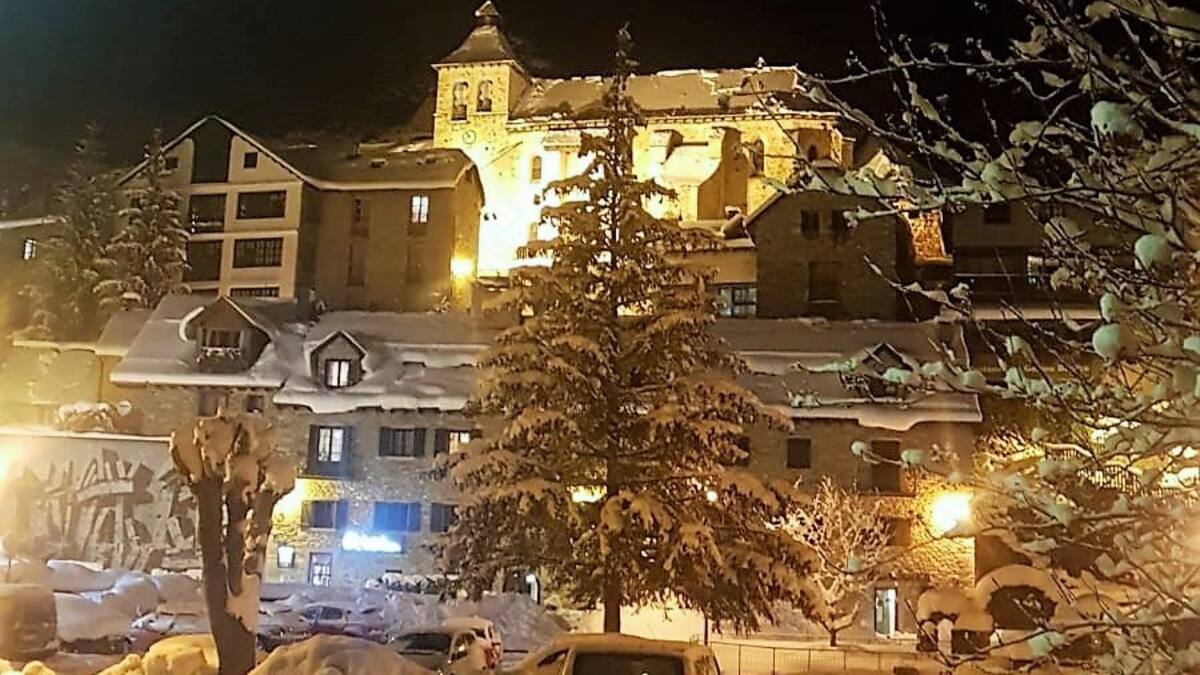 En el Alto Gállego la nieve ha afectado a primeras horas a camiones