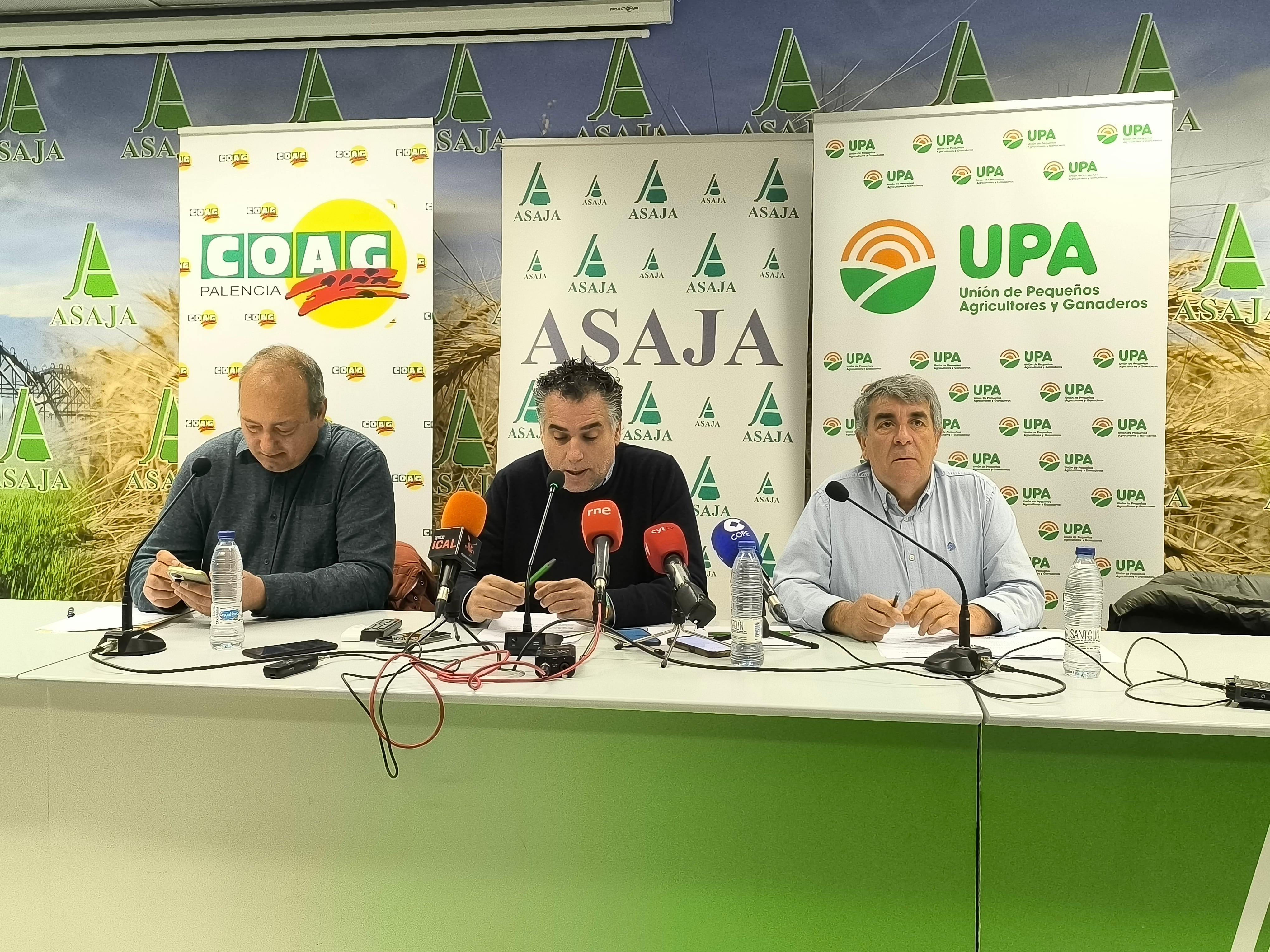 David Tejerina (COAG), José Luis Marcos (ASAJA) y Blas Donis (UPA)