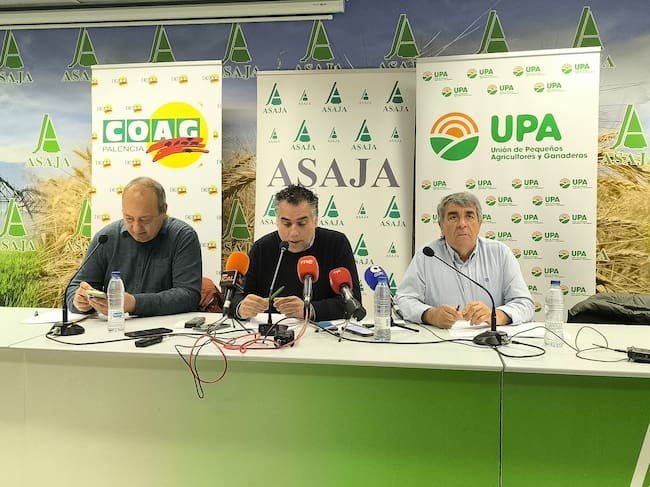 David Tejerina (COAG), José Luis Marcos (ASAJA) y Blas Donis (UPA)