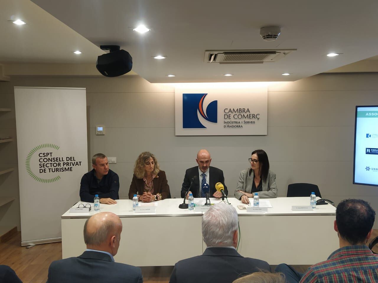 Un instant de la compareixença.