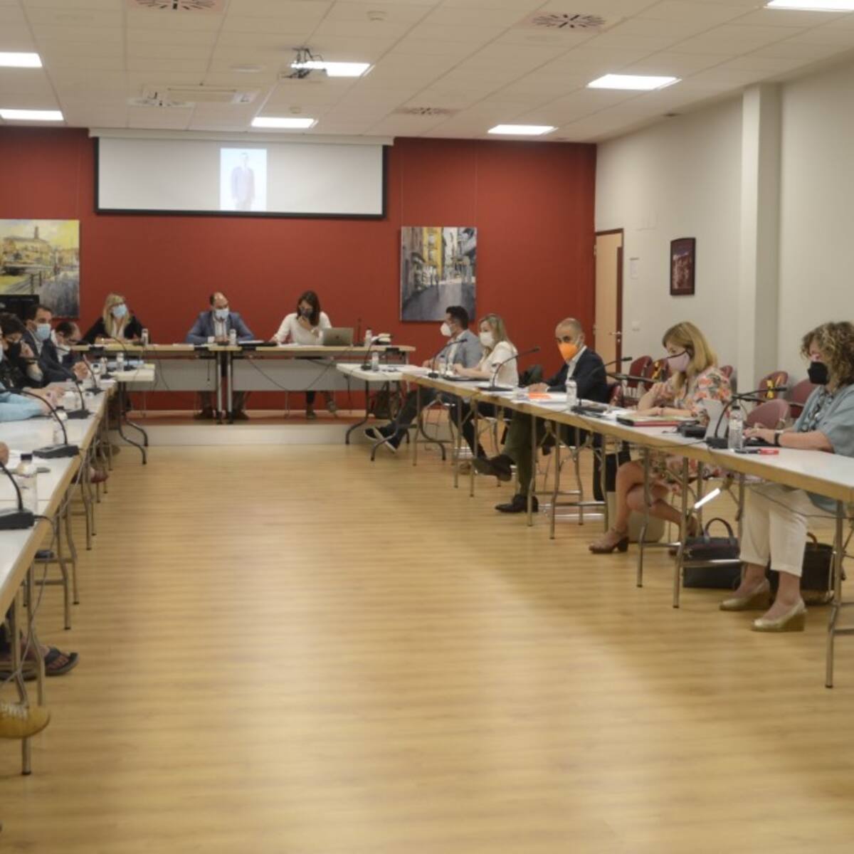 El pleno de Barbastro aborda la ampliación de los Bonus Impulsa y la disolución del Patronato de Deportes