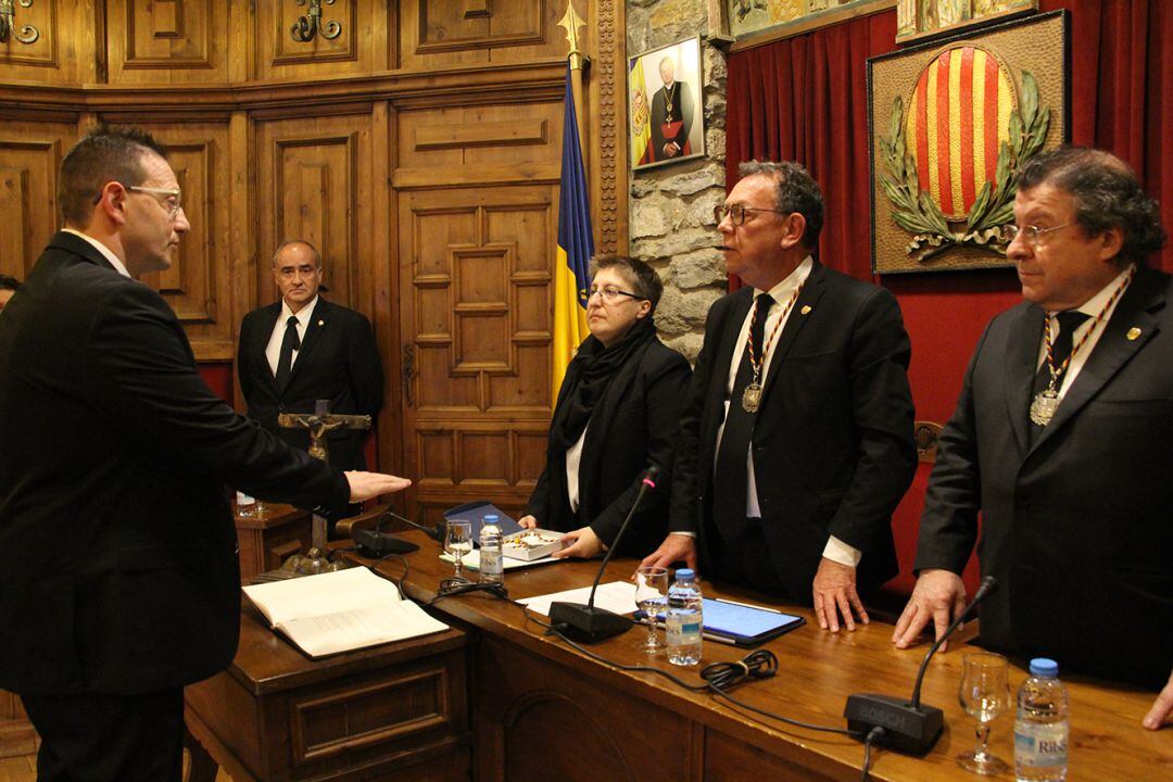 Josep Lluís Donsión jura com a conseller comunal de Sant Julià i es queda amb el departament de Cultura.