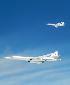 Los dos Tupolev 160 Blackjack rusos interceptados, fotografiados por el Ejército del Aire francés.