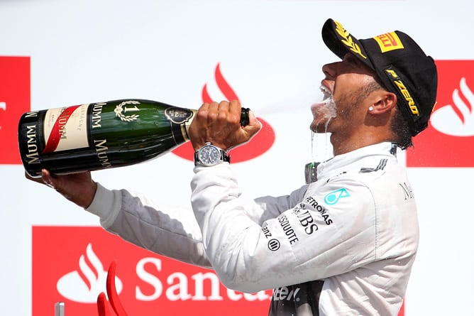 Hamilton celebra la victoria