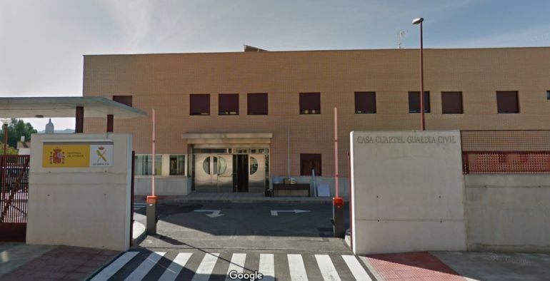 Fachada del cuartel de la Guardia Civil de Guadix