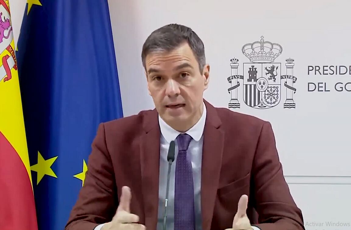 Pedro Sánchez felicita la Navidad a los militares en el exterior.