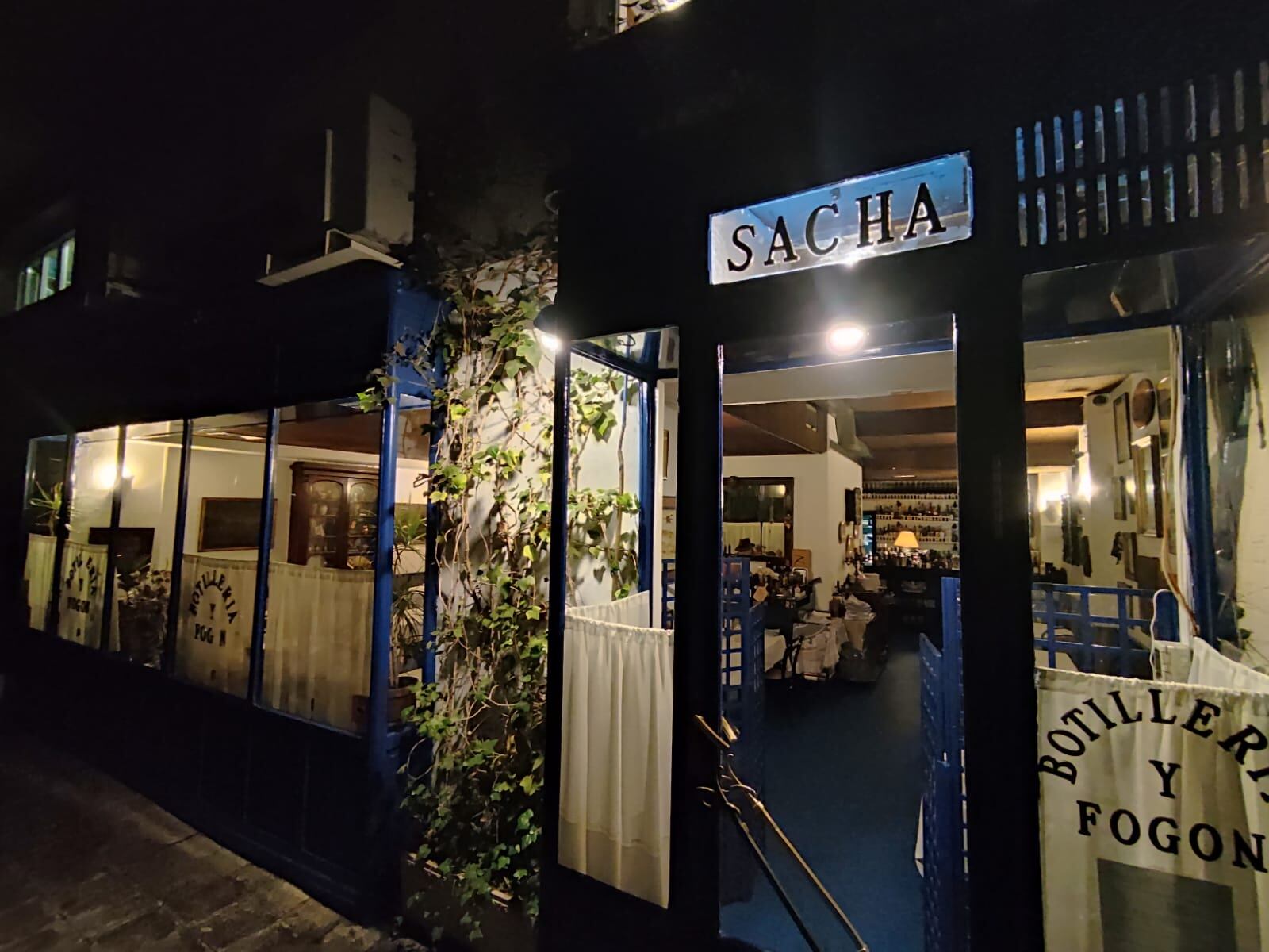 Sacha Botillería y Fogón