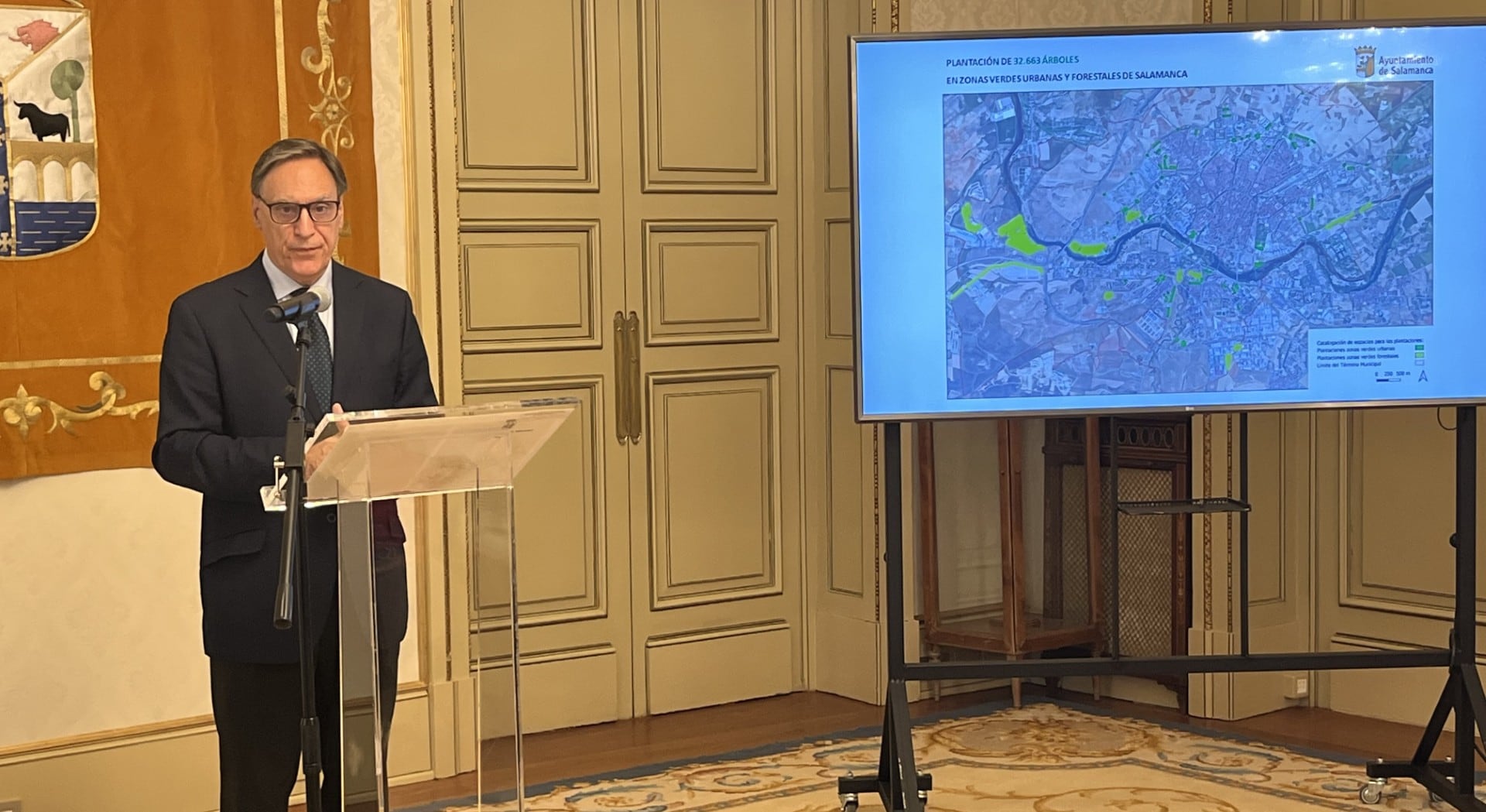 El alcalde de Salamanca, Carlos García Carbayo, presenta el proyecto de plantación de 32.000 árboles en la ciudad
