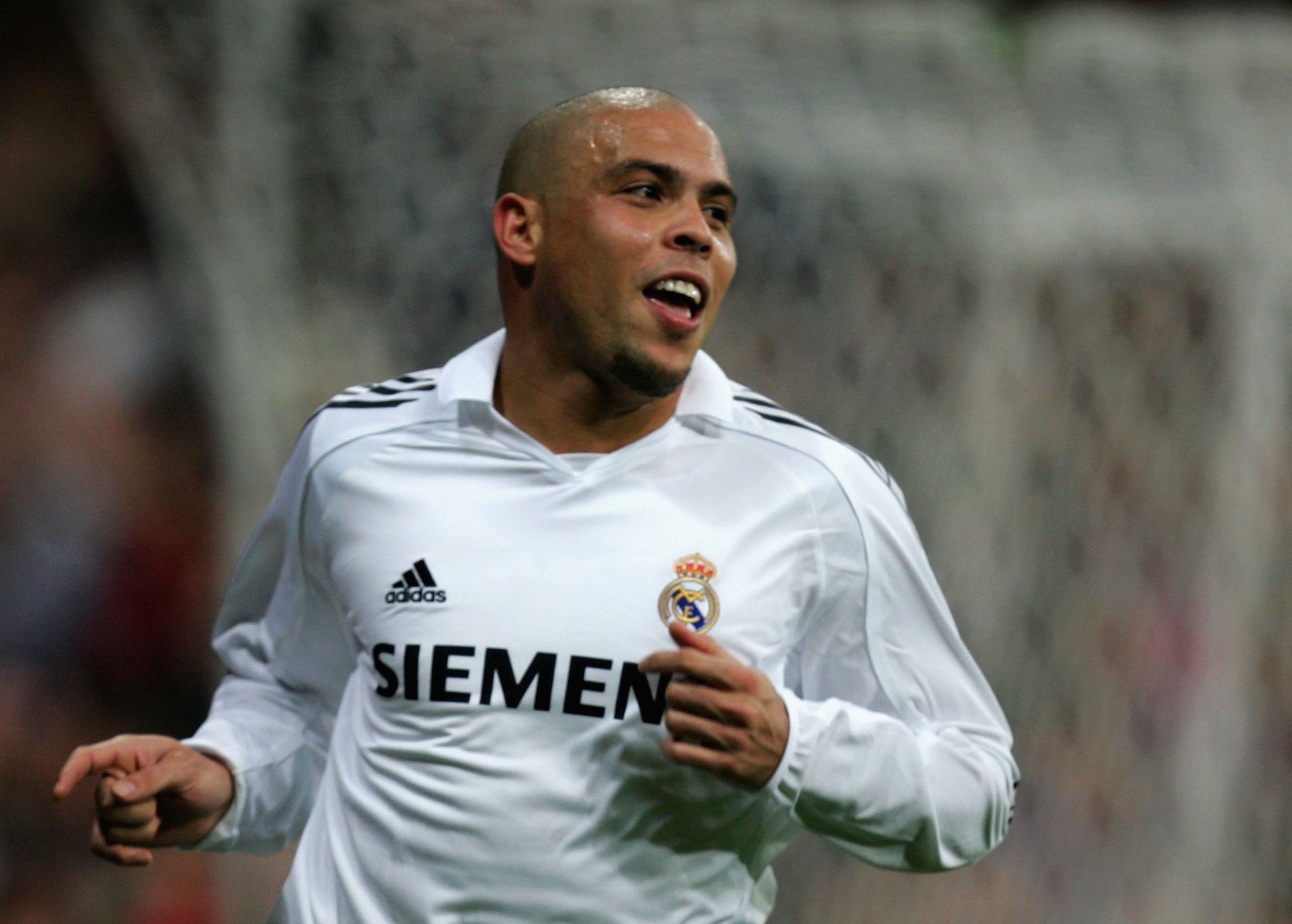Ronaldo Nazario durante un partido con el Real Madrid