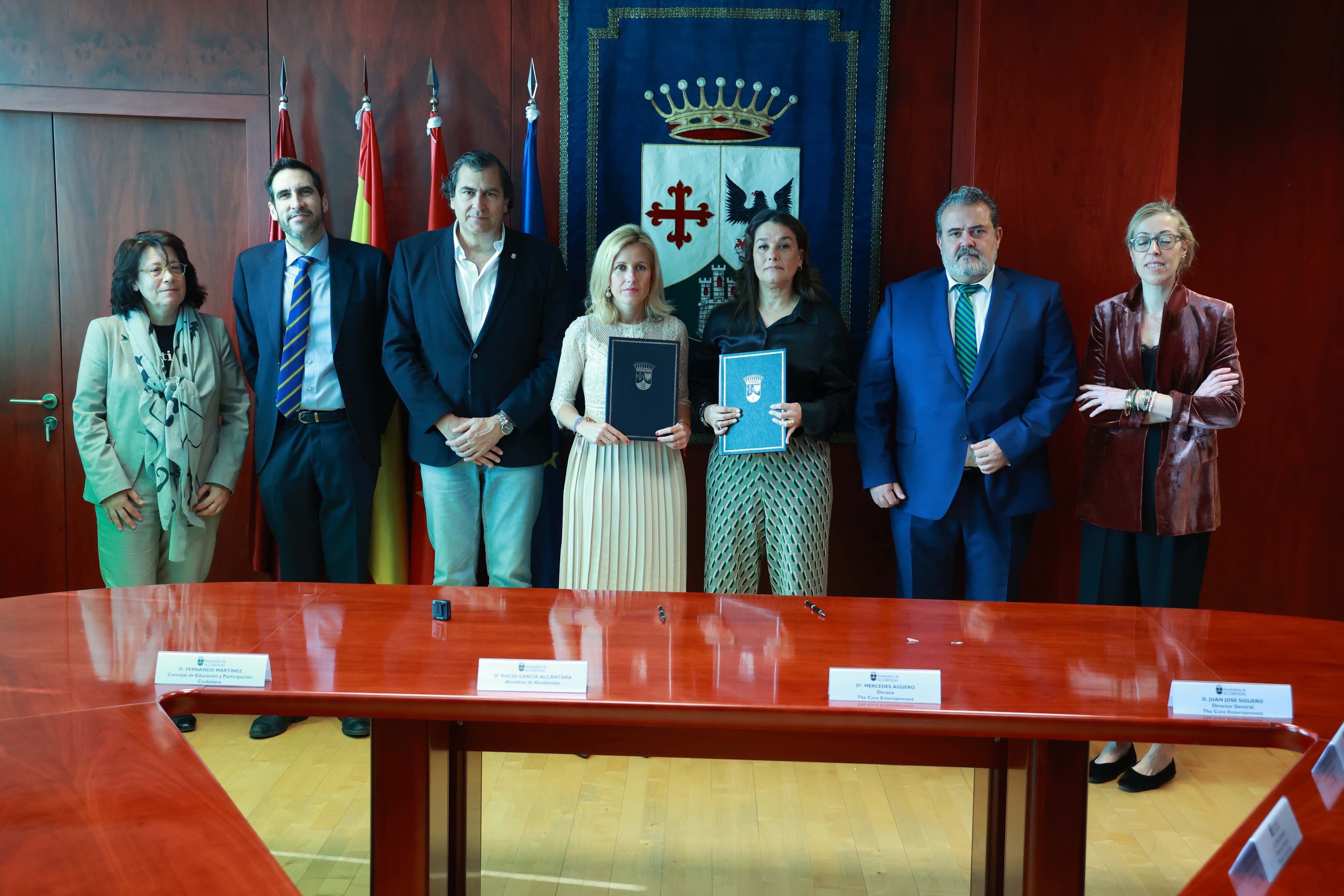 Ayuntamiento y escuela firman un convenio de colaboración para promover cursos, congresos y seminarios formativos en el campo audiovisual y en el entretenimiento