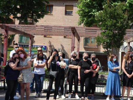 Alrededor de un centenar de personas se han concentrado este domingo en Alovera