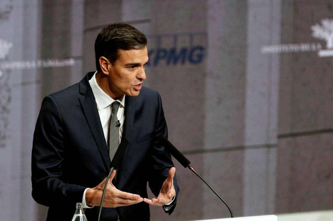 El presidente del Gobierno, Pedro Sanchez, durante la clausura, en el Palacio de Congresos de València, del XXI Congreso Nacional de la Empresa Familiar, celebrado bajo el lema &quot;Comprometidos con el futuro&quot;.